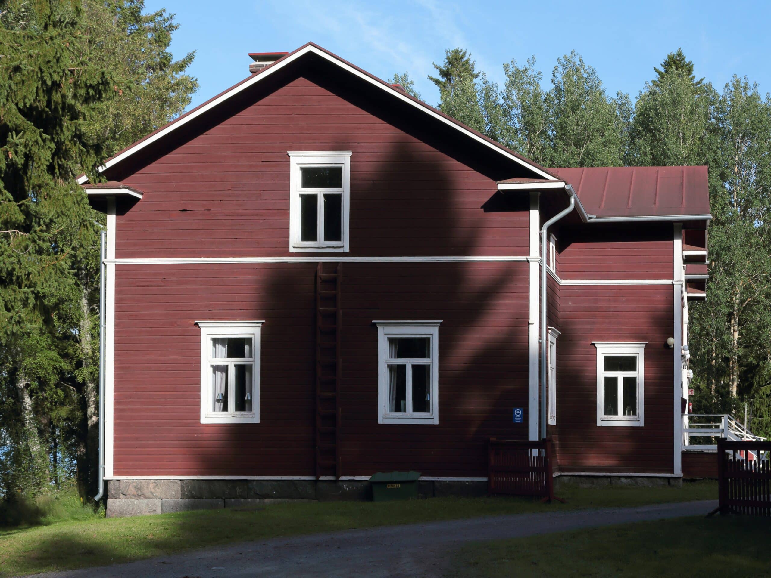 Punamultamaali - Kapteenin talo Varjakka Oulu