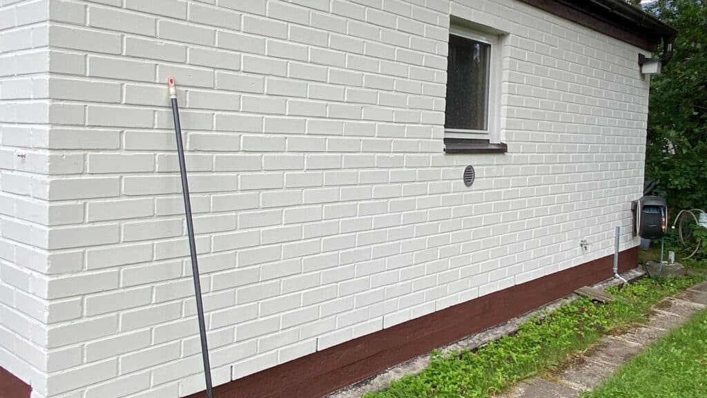 Tiiliseinän maalaus tarjoaa suojaa ja ulkonäköä