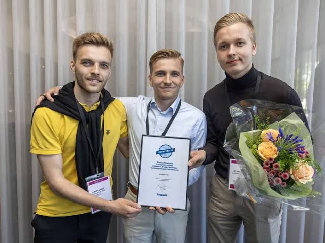 LummeCo receiving the Fastest-Growing Company of the Year award